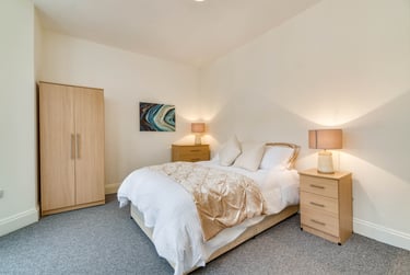 1 bed flat, The Crescent, City Centre, Plymouth, PL13AB - Image 4